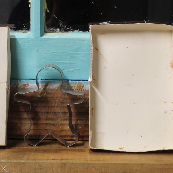 Vintage Gingerbread Cookie Cutters โ Set of 4 โ Fox Run โ Holiday Baking - Picture 4 of 6